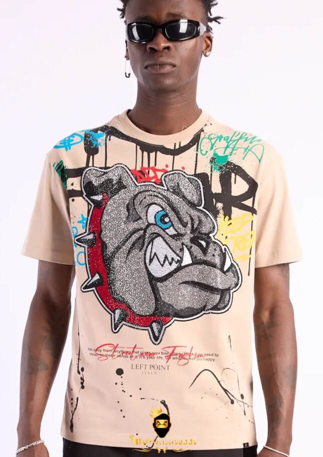 Camiseta Left Point Beige Pedrería Brillante Bulldog Collar Rojo